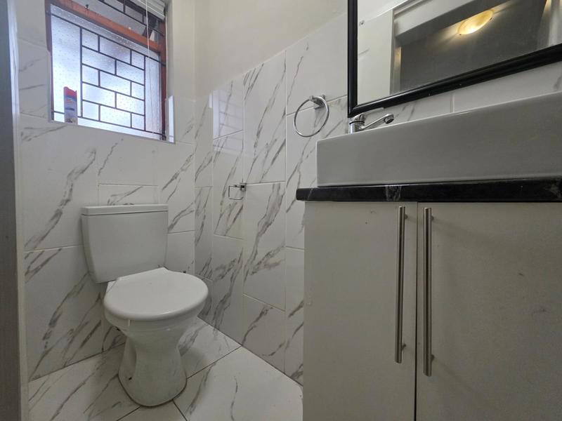 To Let 2 Bedroom Property for Rent in Blomtuin Western Cape